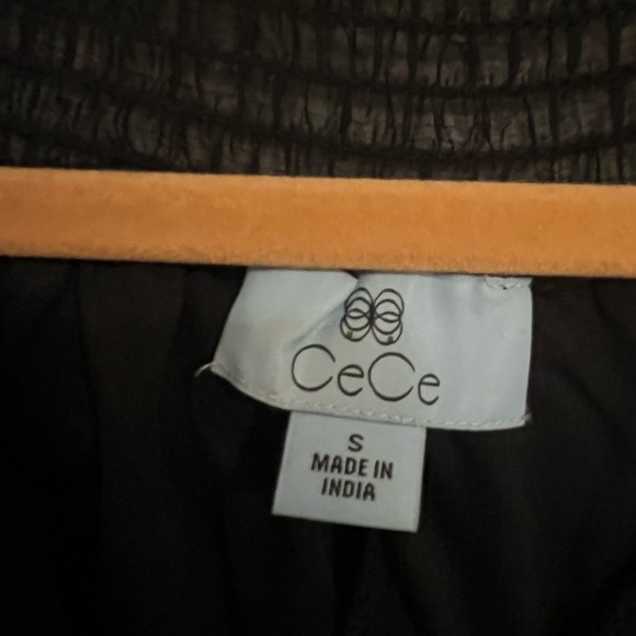 BNWT CECE BLOUSE. CAN BE WORN OFF THE SHOULDER AS WELL - Picture 2 of 3